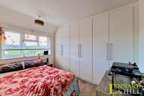 5 Central Avenue, Tilbury, RM18 7RX