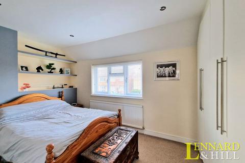 5 Central Avenue, Tilbury, RM18 7RX