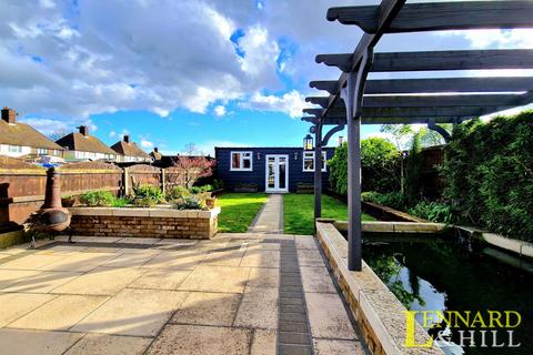 5 Central Avenue, Tilbury, RM18 7RX