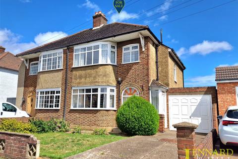 40 Fairway, Grays, RM16 2AD