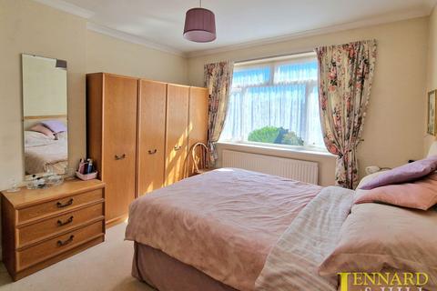 40 Fairway, Grays, RM16 2AD