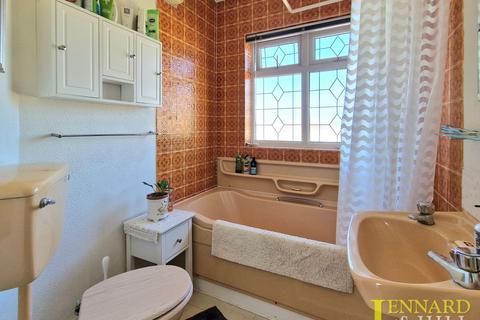 40 Fairway, Grays, RM16 2AD