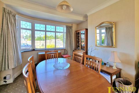 40 Fairway, Grays, RM16 2AD