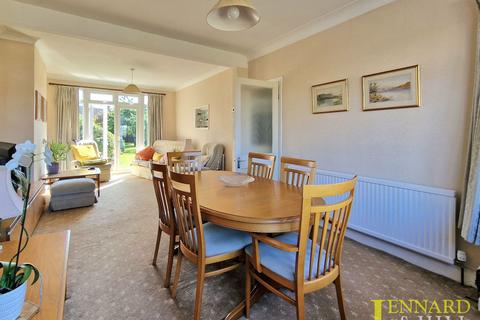 40 Fairway, Grays, RM16 2AD