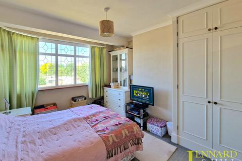 40 Fairway, Grays, RM16 2AD