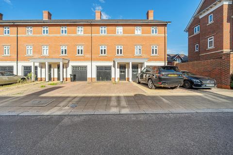 10 Barn Croft Drive, Lower Earley, Reading, RG6 3WE