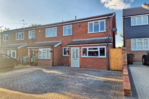 2 Cherry Tree Close, Grays, RM17 6JA