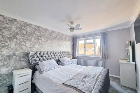 2 Cherry Tree Close, Grays, RM17 6JA