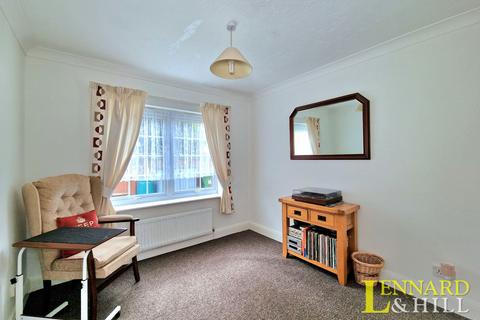 14 Bromley, Grays, RM17 6LE