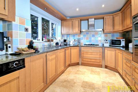 2 Dartview Close, Grays, RM17 5TL