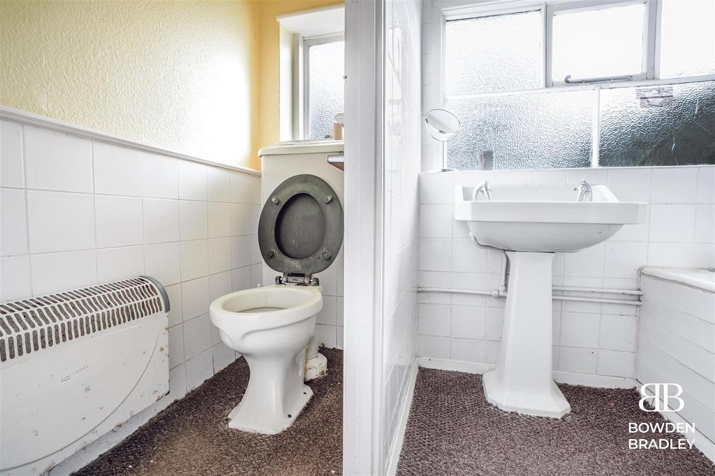 Bathroom 1 (B).jpg