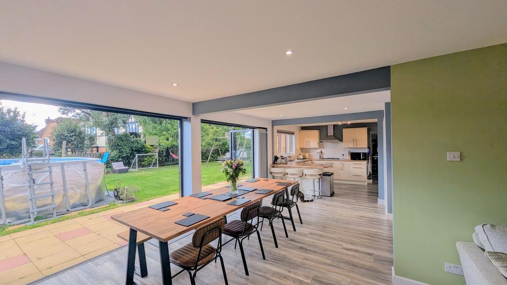 Kitchen/Dining Area