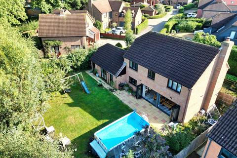 4 bedroom detached house for sale, Beales Lane, Milton Keynes MK7