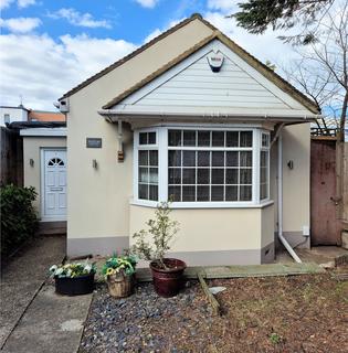 2 bedroom detached bungalow for sale, Lambs Lane North, Rainham RM13