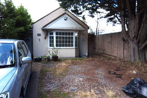 2 bedroom detached bungalow for sale, Lambs Lane North, Rainham RM13