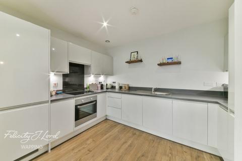 2 bedroom apartment for sale, Bridle Mews, London, E1