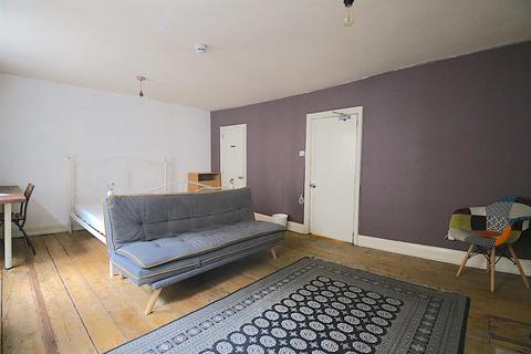 4 bedroom house to rent, Artillery Passage, London E1