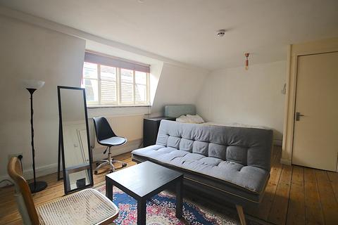 4 bedroom house to rent, Artillery Passage, London E1