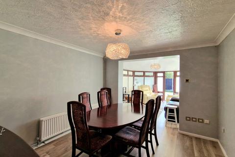3 Bromley, Grays, RM17 6LE