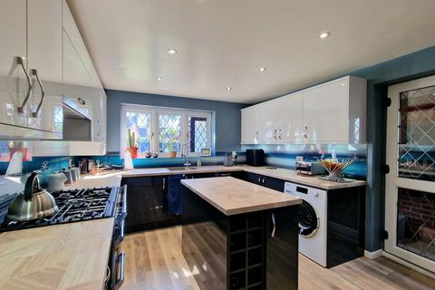 3 Bromley, Grays, RM17 6LE