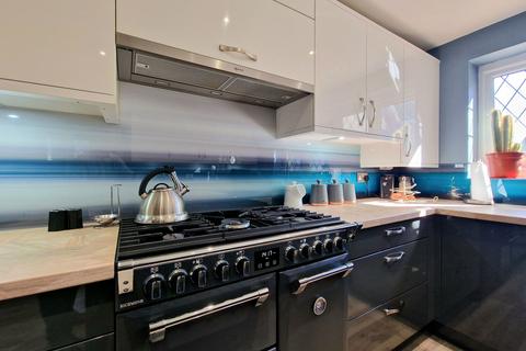 3 Bromley, Grays, RM17 6LE