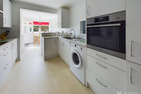 8 Durrell Close, Eastbourne, BN23 7AN
