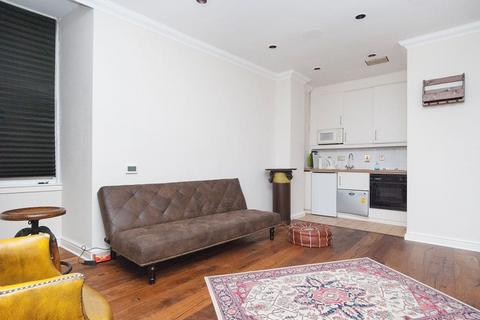 Studio to rent, 1926L North Bank Street, Edinburgh, EH1 2LP