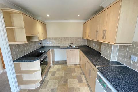 3 bedroom semi-detached house to rent, Blenheim Close, West Row IP28