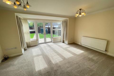 3 bedroom semi-detached house to rent, Blenheim Close, West Row IP28