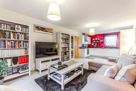 2 bedroom flat for sale, Hornsey Street, Holloway, London, N7