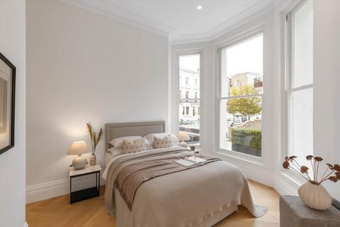 4 bedroom flat for sale, Redcliffe Gardens, London, SW10