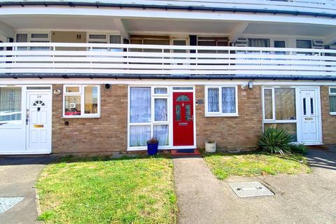 1 bedroom flat for sale, Peartree Close, South Ockendon, Essex, RM15