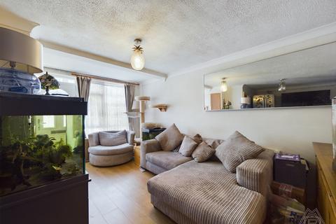 1 bedroom flat for sale, Peartree Close, South Ockendon, Essex, RM15