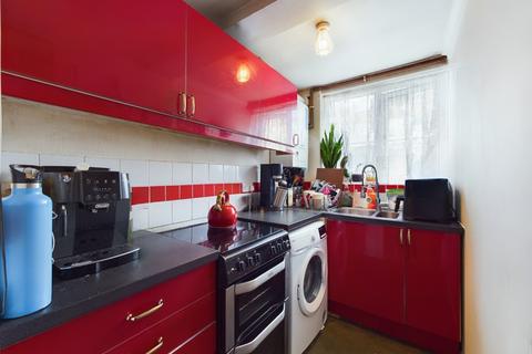 1 bedroom flat for sale, Peartree Close, South Ockendon, Essex, RM15