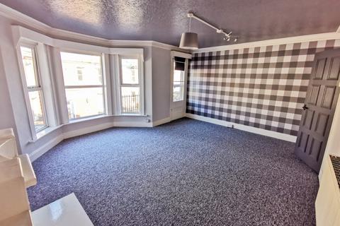 2 bedroom flat to rent, Beach Road, Lowestoft, NR32