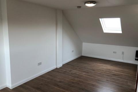 Studio to rent, Park Road, Ilford, IG1