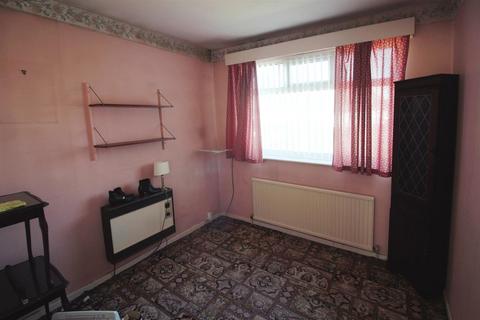 2 bedroom semi-detached bungalow for sale, Kennerleigh Walk, Leeds LS15