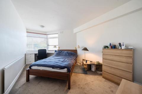 1 bedroom flat for sale, Vale Of Health,  Hampstead,  NW3,  NW3