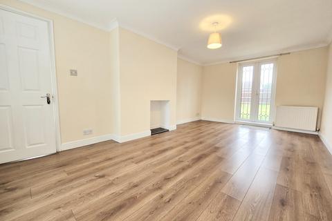 3 bedroom semi-detached house to rent, Pearsons Avenue, Rayleigh, Essex