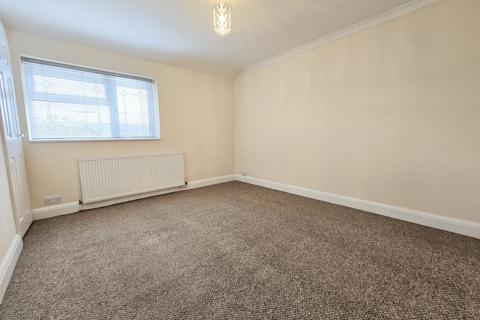 3 bedroom semi-detached house to rent, Pearsons Avenue, Rayleigh, Essex