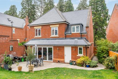 5 bedroom detached house for sale, Frythe Avenue, Welwyn