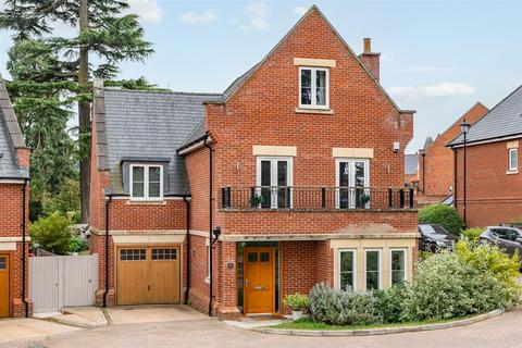 5 bedroom detached house for sale, Frythe Avenue, Welwyn