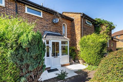 2 bedroom terraced house for sale, Fisherman Close, Richmond TW10