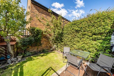 2 bedroom terraced house for sale, Fisherman Close, Richmond TW10