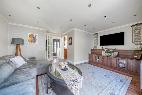 5 Fisherman Close, Richmond, TW10 7YP