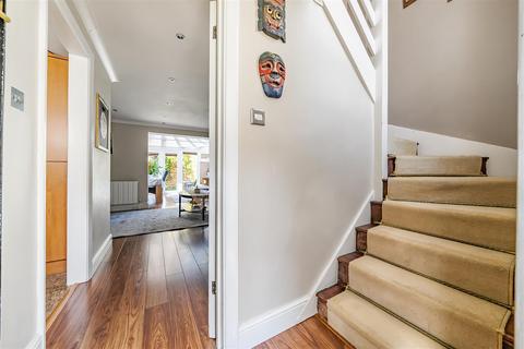 5 Fisherman Close, Richmond, TW10 7YP