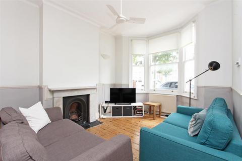 4 bedroom terraced house for sale, Glendarvon Street, London