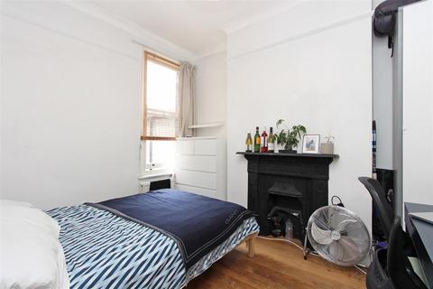 4 bedroom terraced house for sale, Glendarvon Street, London