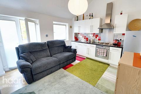 32 Brompton Road, Hamilton, Leicester, LE5 1PQ