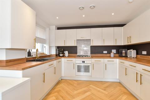 2 bedroom flat for sale, Starboard Crescent, Chatham, Kent